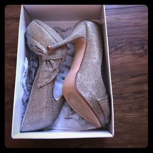 Brand New in Box Caparros Pumps 9.5
